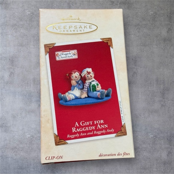 HALLMARK 2003 RAGGEDY ANN AND RAGGEDY ANDY ORNAMENT “A GIFT FOR RAGGEDY ANN” - Picture 1 of 6